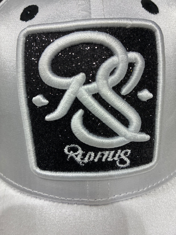 Casquette blanche satin