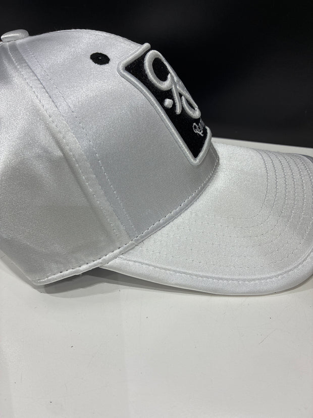 Casquette blanche satin